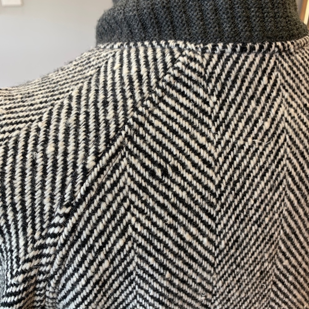 Womenās jacket - Picture 4 of 8